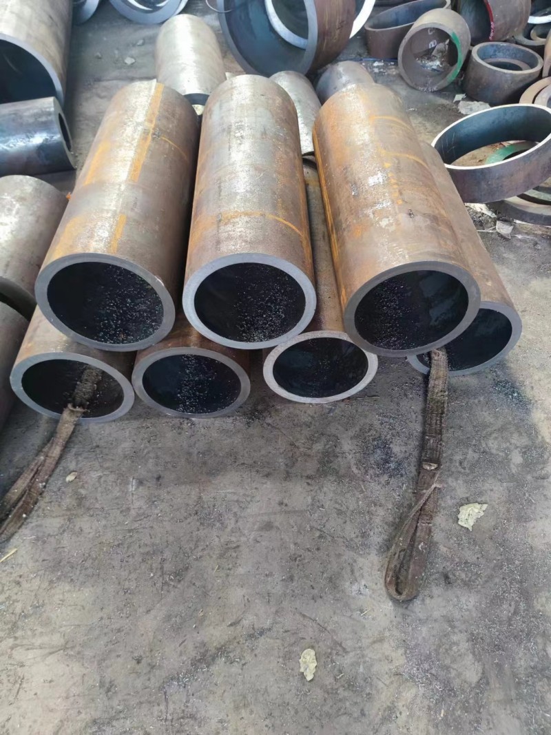 石首石首石首12Cr1MovG无缝钢管切割